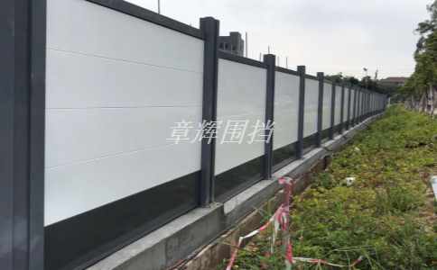 金屬圍擋是否需要防水功能？