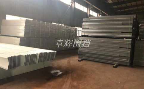 金屬圍擋是否需要防水功能？