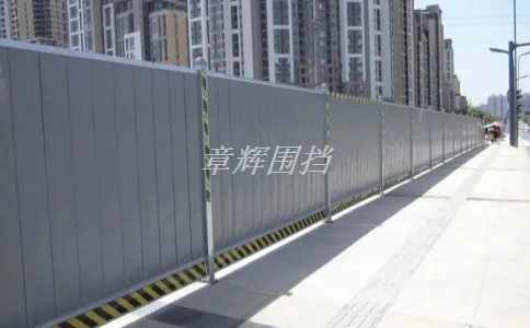 金屬圍擋是否容易被污染和損壞？