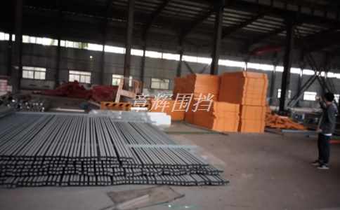 金屬圍擋如何考慮無障礙通行需求？